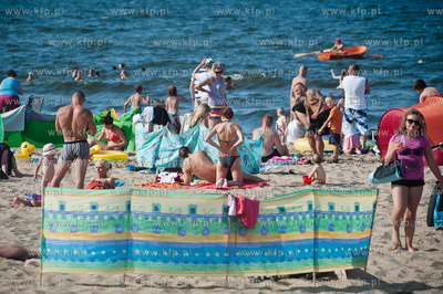 Gdansk. Wakacyjny, sloneczny dzien na plazy w Brzeznie.
08.07.2013
fot....