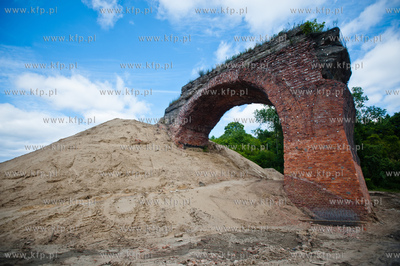 Gdansk. Dolne Migowo. Znajdujace sie na trasie budowy...