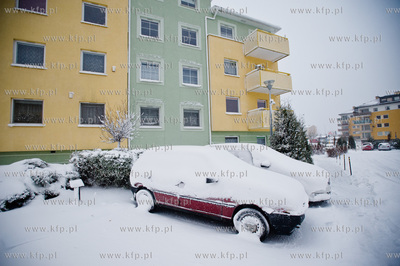 Gdansk. Os. Pogodne. Porywisty wiatr oraz silne opady...