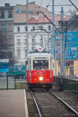 Gdansk. Waly Jagiellonskie. Walentynkowy tramwaj Konstal...