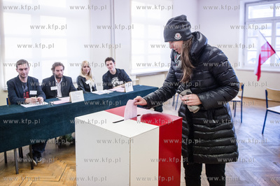 Obwodowa Komisja Wyborcza Nr 39 w Zespole Szkol Lacznosci...