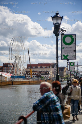 Gdansk. Montaz kola widokowego na Wyspie Spichrzow.
18.05.2015
fot....