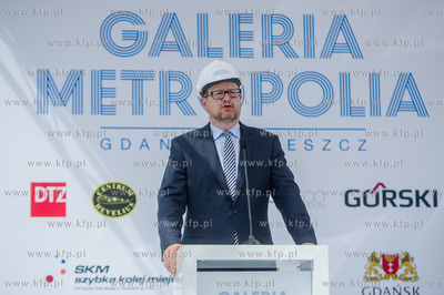 Gdansk. Uroczystosc zawieszenia wiechy na dachu Galerii...