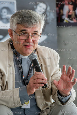 Gdynia. Festiwal Filmow w Gdyni. Spotkanie z ks. Andrzejem...