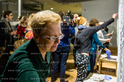 Gdansk. Klub Zak. Malarski performance Mikolaja Harmozy...