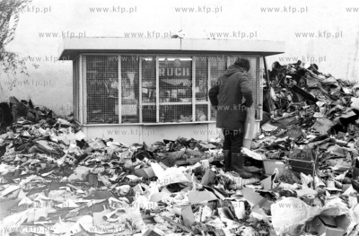 Smieci 3pazdziernik88ZKosycarz_p_30 28.10.1988 Fot....