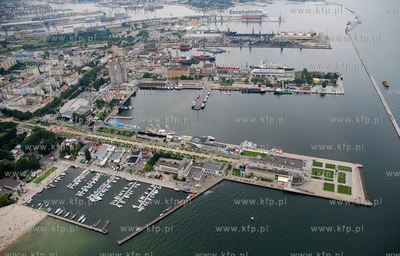 Gdynia z lotu ptaka. Nz. Skwer Kosciuszki z basenem...