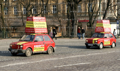 Krakow Nz. Fiaty 126 z reklamami kredytow.

12.02.2008

Sebastian...