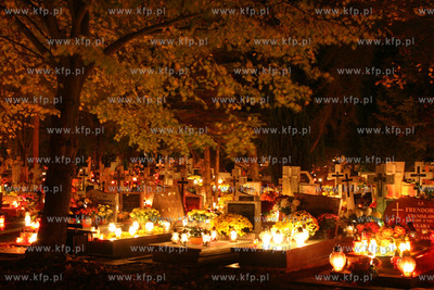 Swieto Wszystkich Swietych na cmetarzu w Kolobrzegu.
01.11.2008
Fot....