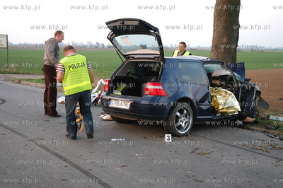Wypadek na drodze miedzy Koscieliczkami a Tralewem...