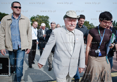 Pierwszy Maraton Sierpniowy w Gdansku. Nz. Lech Walesa...