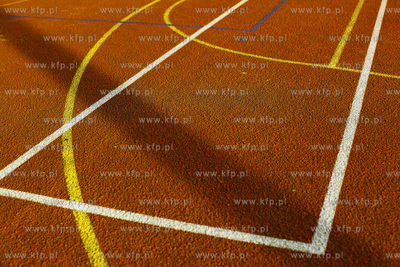 Boisko noca w Gdansku Oruni przy Zespole Ksztalcenia...