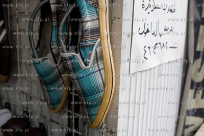 Amman.Jordania NZ Podorbka obuwia marki Vans na straganie...