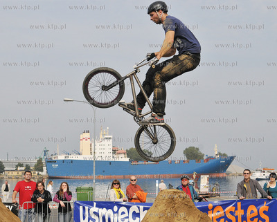 BMX Dirt Jumping - przed Akwarium Gdynskim na Molo...