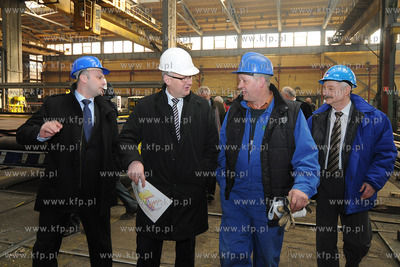 Minister Skarbu Aleksander Grad odwiedzil spolki dzialajace...