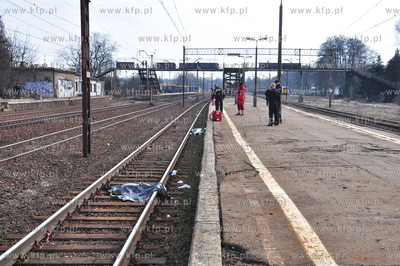 Stojacy w Gdyni Orlowie na peronie dalekobieznym 34letni...