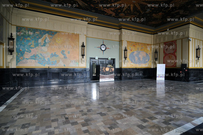 Dworzec kolejowy Gdynia Glowna oddany do uzytku po...