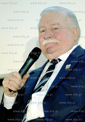 Prezydent Lech Walesa gosciem III Konferencji Zwiazku...