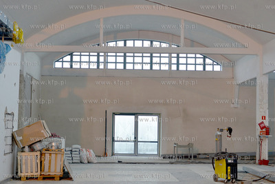 Gdynia. Dobiega konca remont elewacji budynku dawnego...