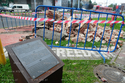 Gdansk. W wyniku kolizji dwoch samochodow, zniszczony...