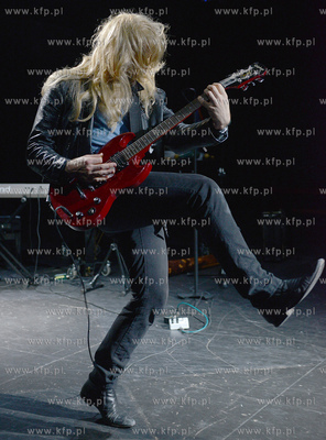 Proba przedtawienie This is not a love song, czyli...