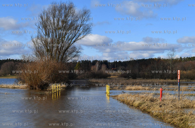 Podtopienia drogi we wsi Sulmin spowodowane wezbraniem...