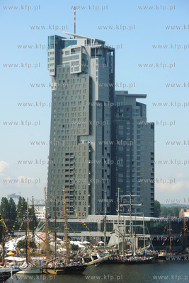 Gdynia, apartamentowiec SEA TOWER nad Basenem Prezydenta...