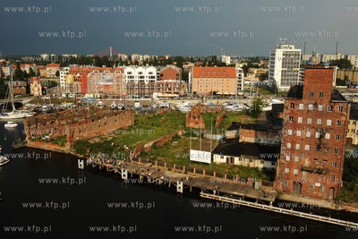 Gdansk, widok z wiezy Muzeum Archeologicznego na Motlawe,...
