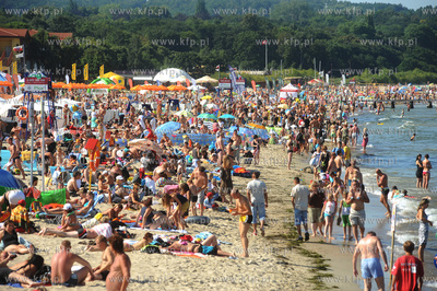 Zatloczona sopocka plaza. 8.08.2009 fot. Wojtek Jakubowski...