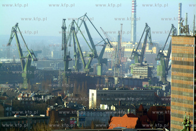 Dzwigi Stoczni Gdanskiej, widok z wiezy Kosciola Mariackiego....