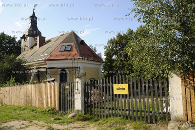 Remontowany po pozarze kosciol, galeria w Sulminie....