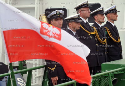 Uroczystosc nadania imienia i podniesienia bandery...