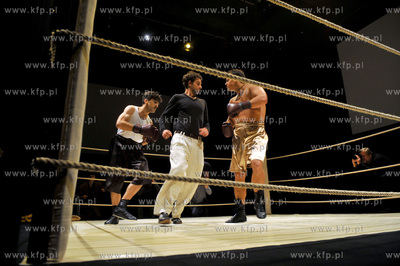 Spektakl Charlie Bokserem w rezyserii Piotra Cieplaka...