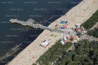 Gdansk Brzezno z lotu ptaka. Molo i plaza na granicy...