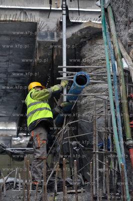 Zakonczona pierwsza nitka tunelu pod Wisla zostala...