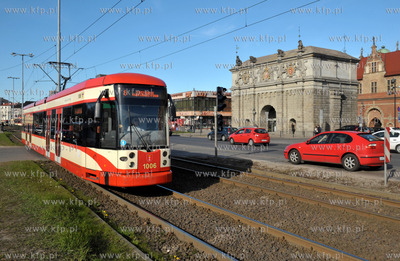 Gdansk. Tramwaj na ul. Okopowej.  22.04.2015 Fot. Maciej...