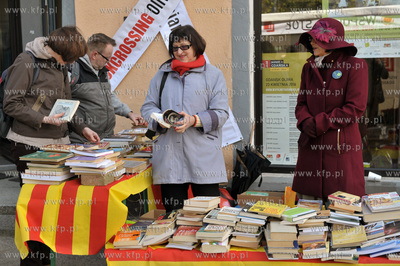 Oliwskie   wi  to Ksiazki zorganizowanie przez fundacje...