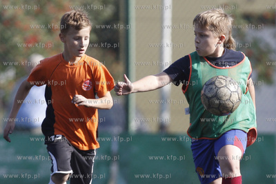 Gdansk Zaspa. Pilkarski turniej dzikich druzyn Do przerwy...