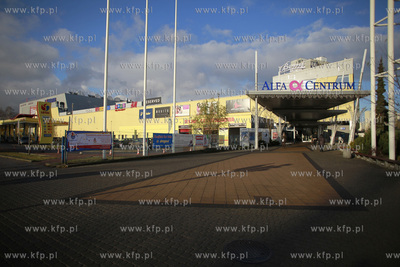 Gdansk. Centrum handlowe Alfa przy ul. Kolobrzeskiej.
09.12.2011
fot....