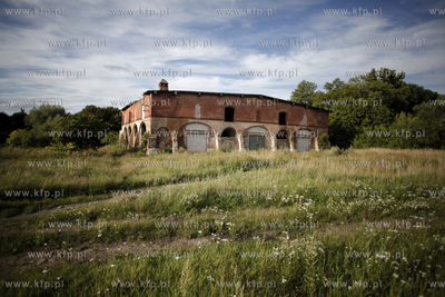 Zespół dworsko-pałacowy z folwarkiem w Rusocinie....