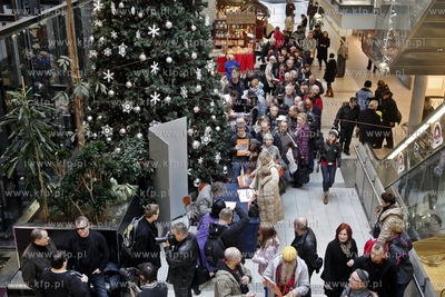 Gdansk. Centrum Handlowe Manhattan. Promocja albumu...