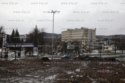 Wycinka drzew pod budowe trasy Pomorskiej Kolei Metropolitalnej...
