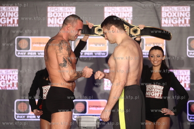 Sopot. Ergo Arena. Wazenie zawodnikow przed gala boksu...