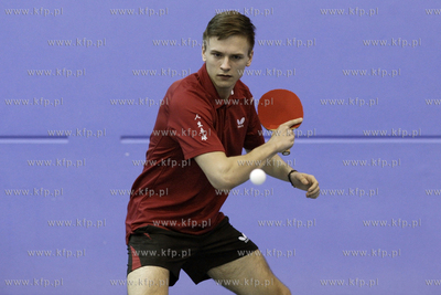 Jakub Folwarski, tenisista stolowy. 18.11.2013 fot....