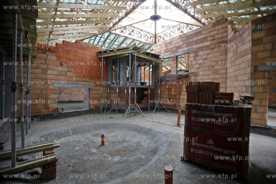 Uroczystosc zawieszenia wiechy na budowanym budynku...