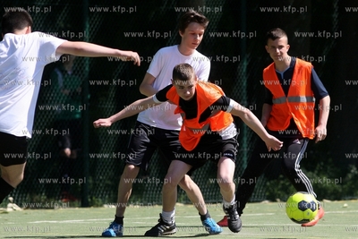 Gdansk Zaspa. Pilkarski turniej dzikich druzyn Do przerwy...