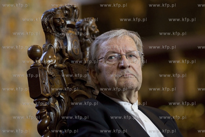 Dwor Artusa. Uroczysta sesja Rady Miasta Gdanska. Wreczenie...