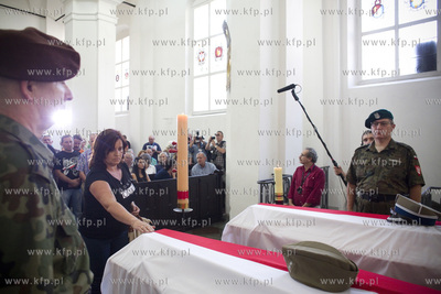 Kaplica Królewska w Gdańsku. Wystawione trumny z...