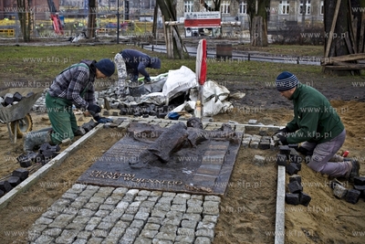 Budowa pomnika upamiętniającego tragiczną smierć...