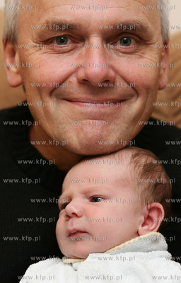 Dyrektor oliwskiego zoo Michal Targowski z wnukiem...